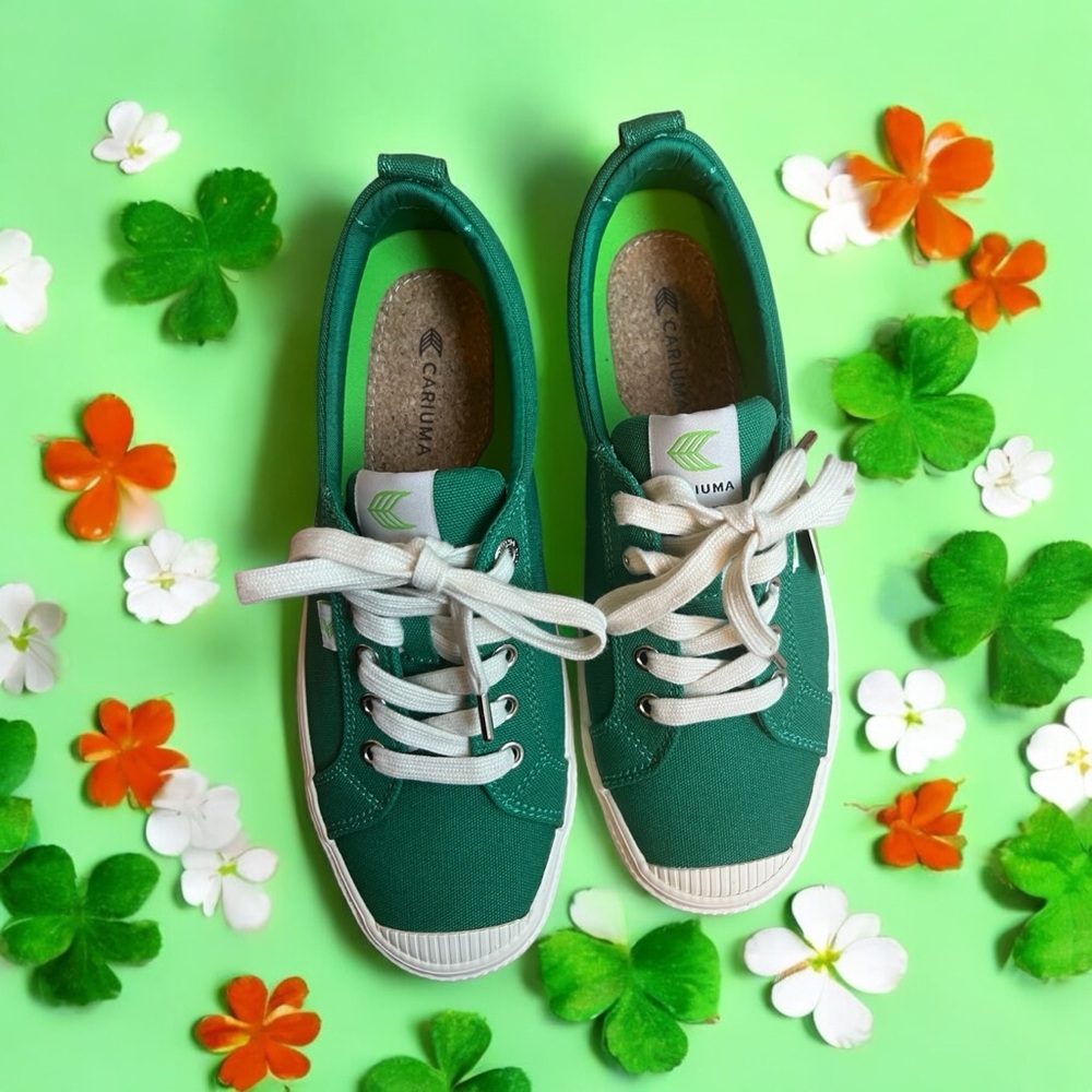 Cariuma Green and White Sneakers Classic Lace-Up Design